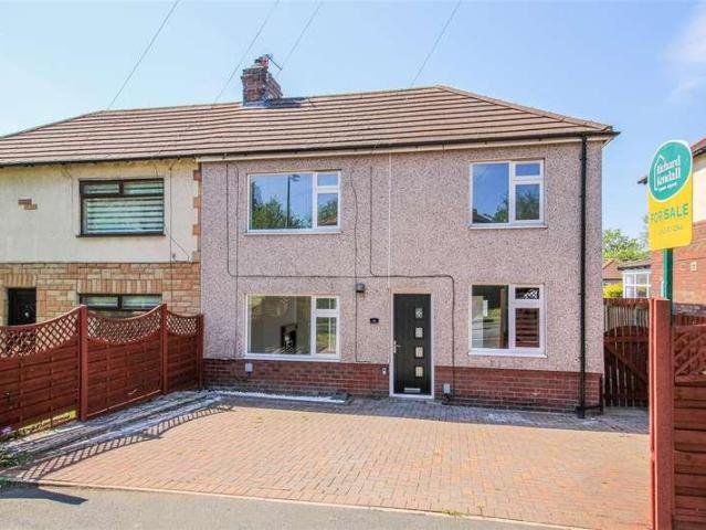 House for sale in Wrenthorpe, West Yorkshire