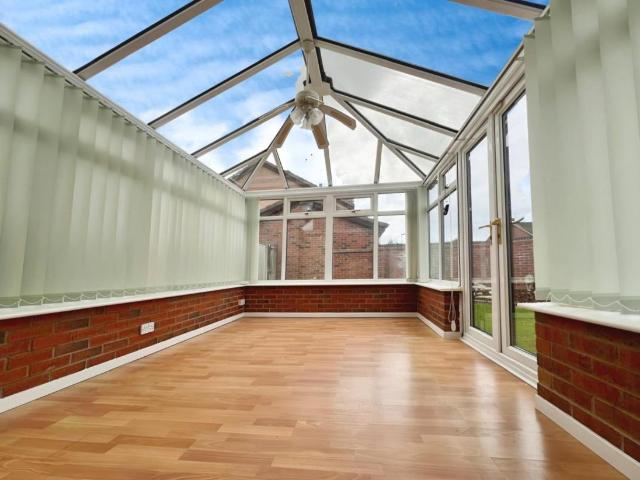 House for sale in Leigh, Land Side