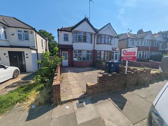 House for sale in London Borough of Ealing, Park Royal