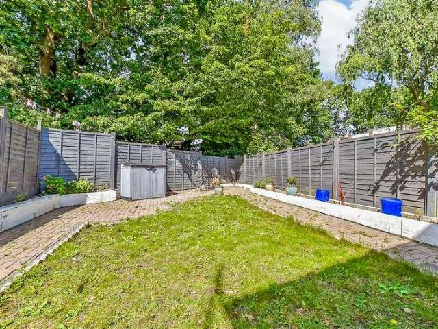 House for sale in Broadwater Down, Sandown Park