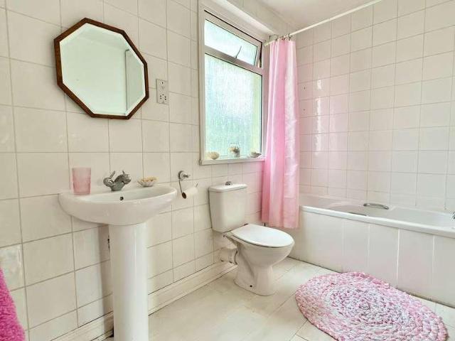 House for sale in Tewkesbury, Priors Park