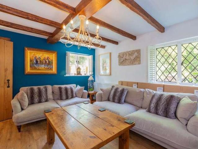 House for sale in Shottesbrooke
