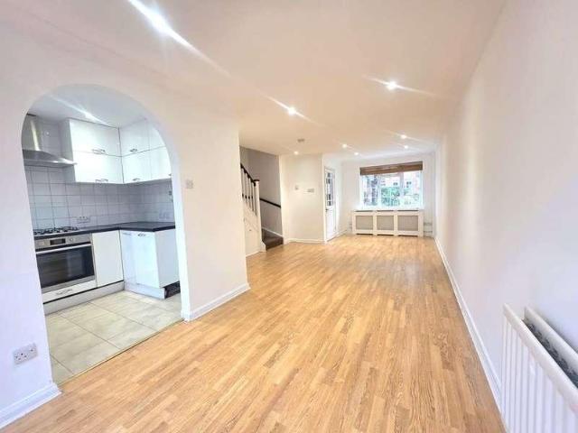 House for sale in Harrow Weald, Greater London