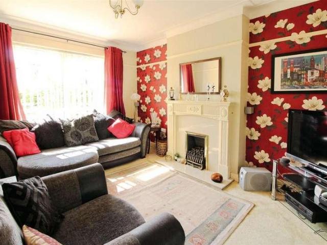 House for sale in Scholes, West Yorkshire