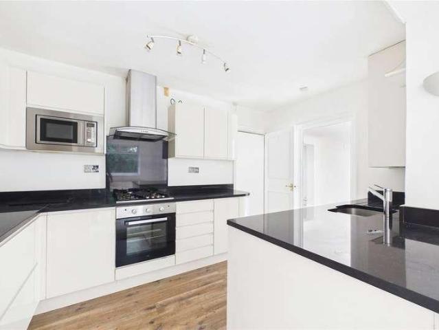 House for sale in Sunningdale