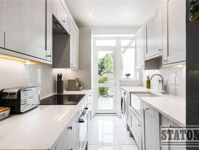 House for sale in Potters Bar, Sunnybank