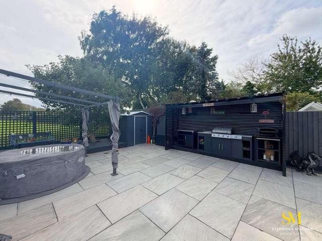 House for sale in Lady Green, Sefton