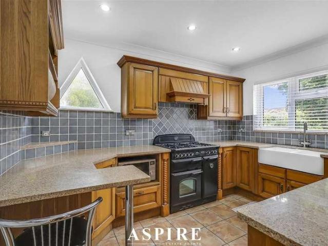 House for sale in Christmas Tree Farm, Rochford