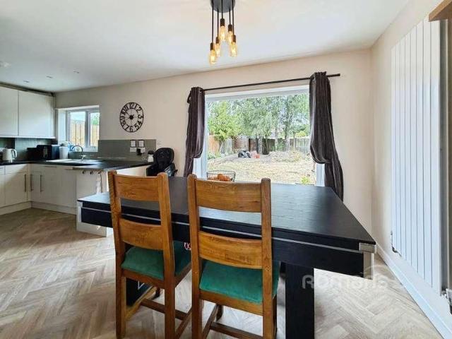 House for sale in Old Dean, Heol-las