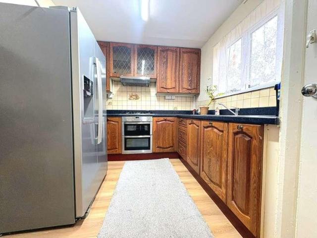 House for sale in Harrow Weald, Greater London