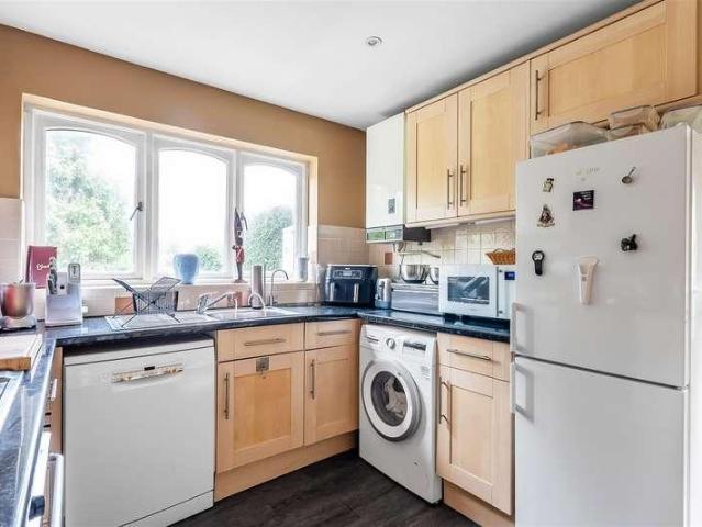 House for sale in Hillview, Surrey