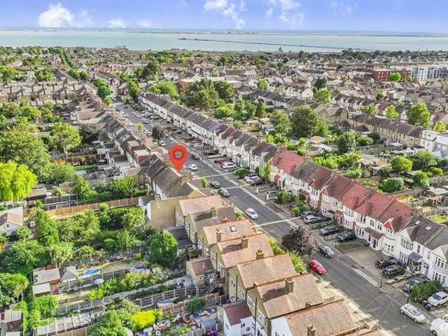 House for sale in Alton Barnes, Essex