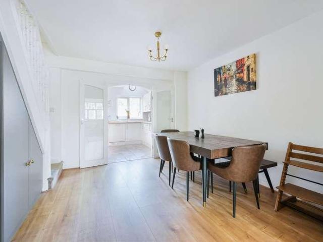House for sale in Hillview, Surrey
