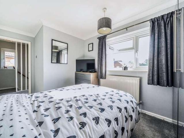 House for sale in Burstow, Hillview