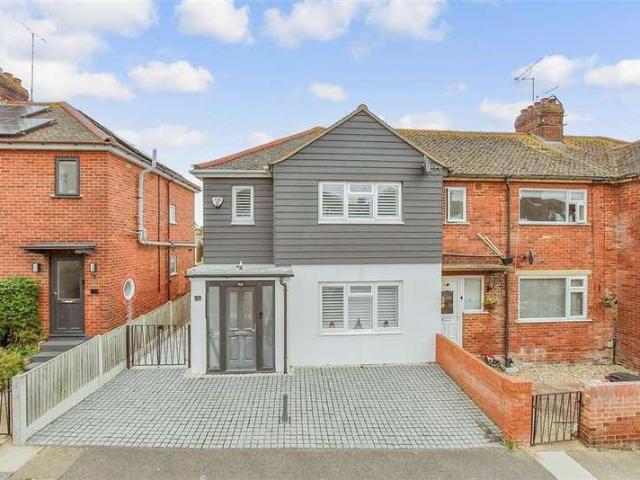 House for sale in Upton, Acol