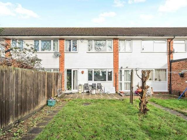 House for sale in Little Stanmore, Greater London