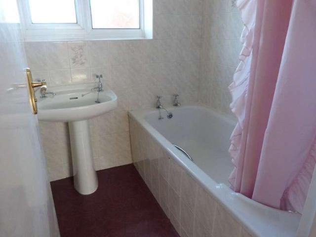 House for sale in Cliffsend, Acol