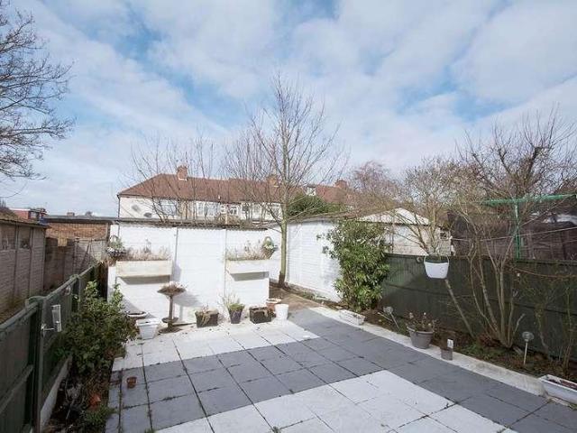 House for sale in London Borough of Ealing, Greenford