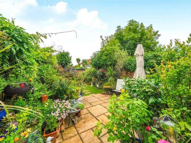 House for sale in Tolworth, Greater London