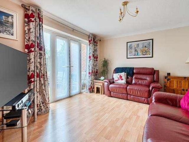 House for sale in Heol-las, Surrey