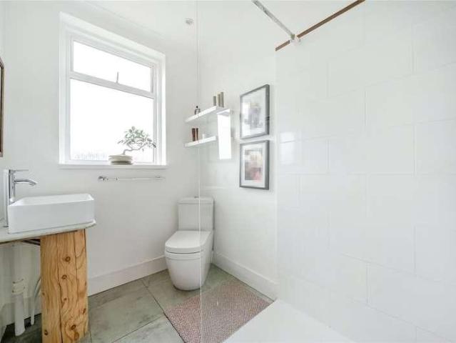 House for sale in Tolworth, Greater London