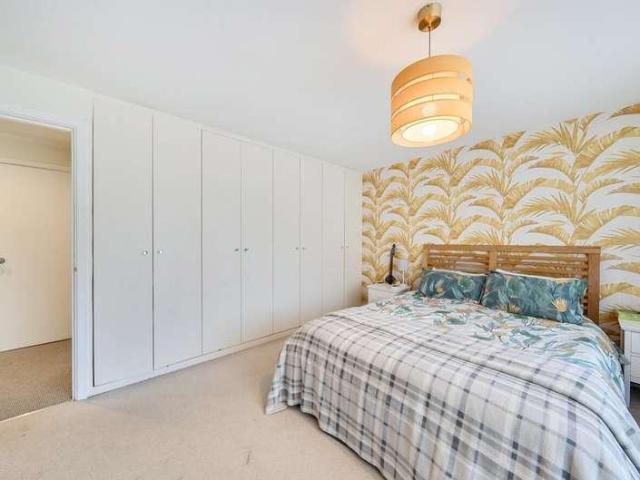 House for sale in Little Stanmore, Greater London