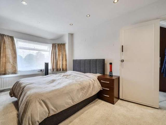 House for sale in Watford Rural, Batchworth