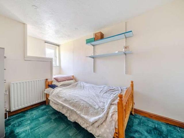 House for sale in Fole, Surrey