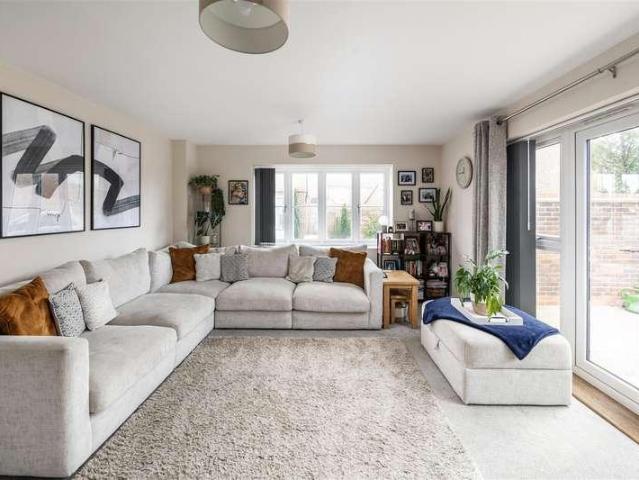 House for sale in Greenfields, Reigate and Banstead