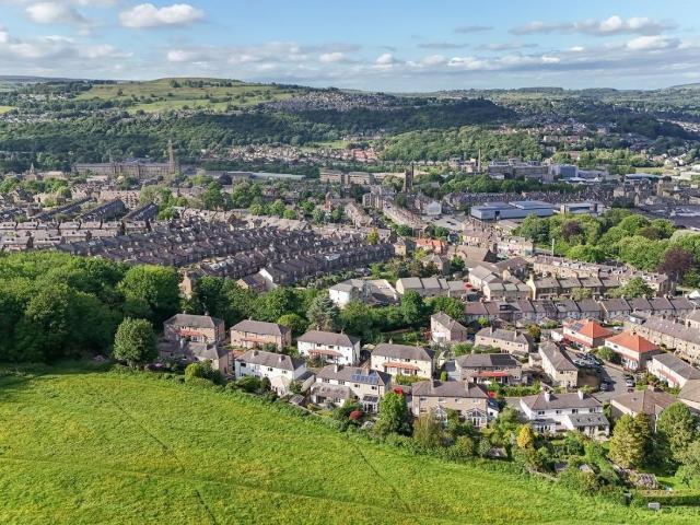 House for sale in Baildon, West Yorkshire
