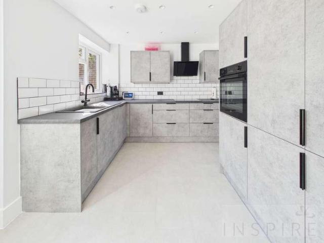 House for sale in Gossops Green, Crawley
