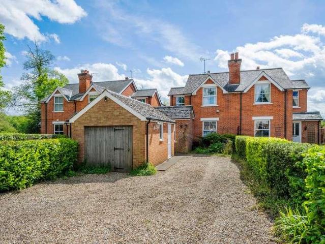 House for sale in Finchampstead