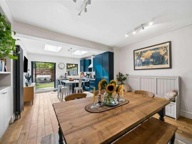House for sale in Summerstown, Greater London
