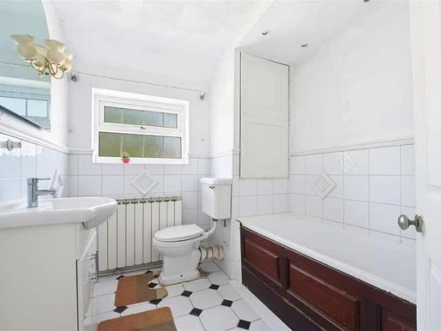 House for sale in Yeading, Greater London