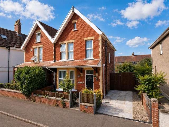 House for sale in Feckenham, City Of Bristol