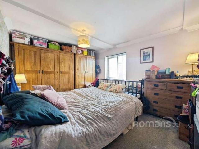 House for sale in Fole, Surrey