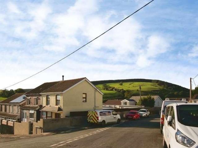 House for sale in Gilfach Goch, Hendreforgan