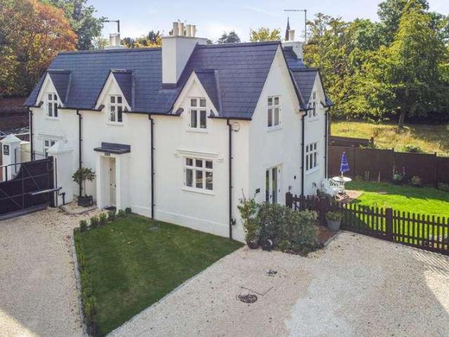 House for sale in Mill Hill, Greater London