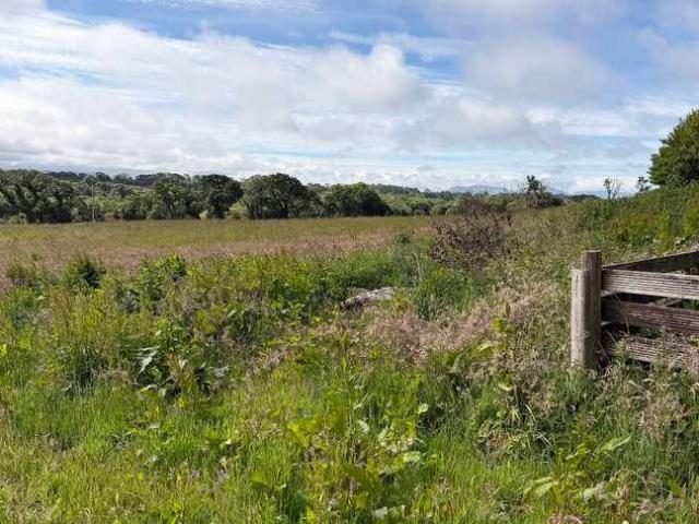 House for sale in Caeathro, Wales