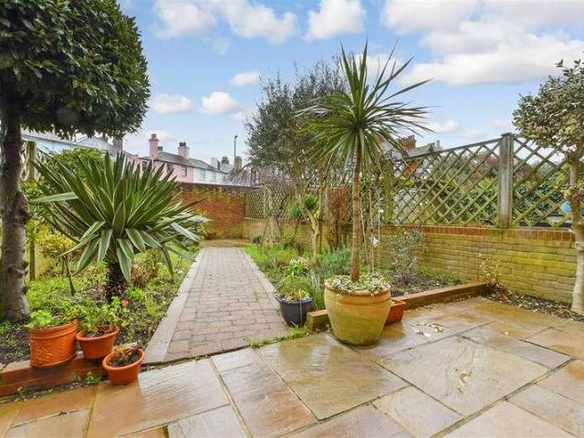 House for sale in Lower Walmer, Ash