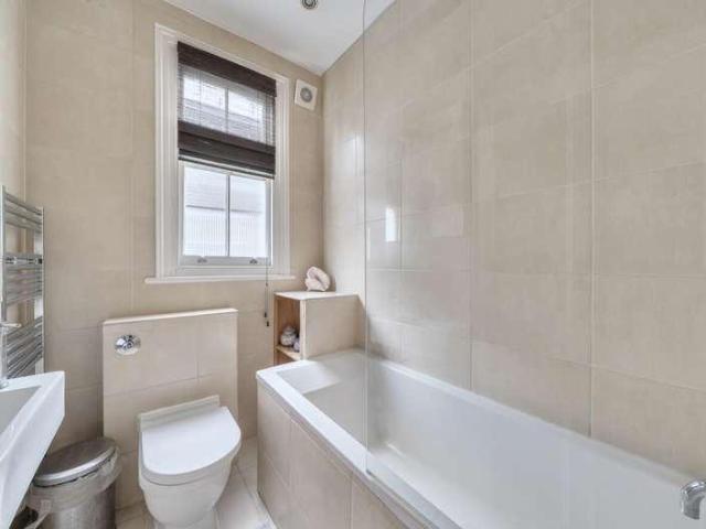 House for sale in Shepherd's Bush, Greater London