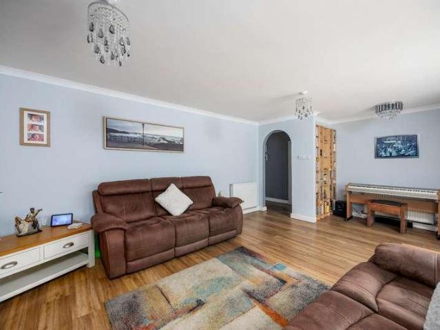 House for sale in Cross in Hand, Cross In Hand
