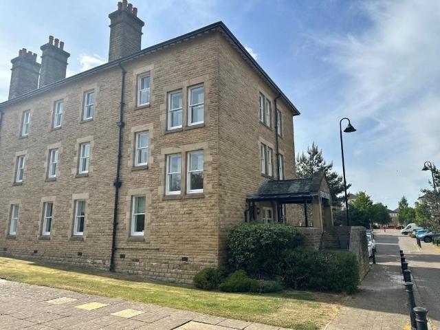 House for sale in Tranmere Park, West Yorkshire