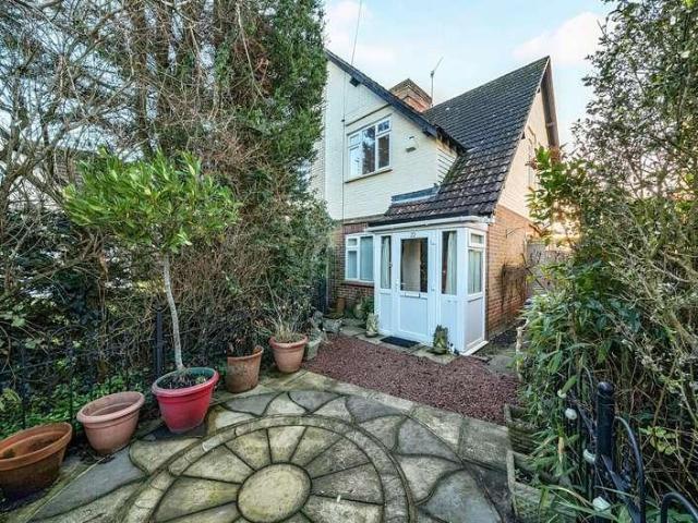 House for sale in Fole, Surrey