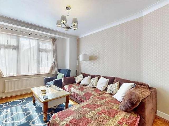 House for sale in Isleworth, Worton