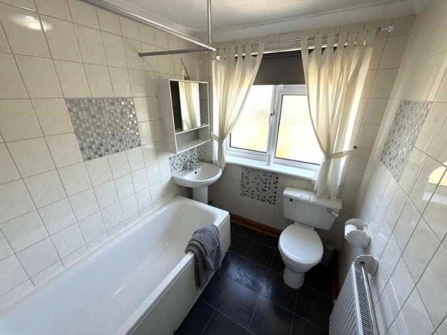 House for sale in South Hornchurch, Greater London
