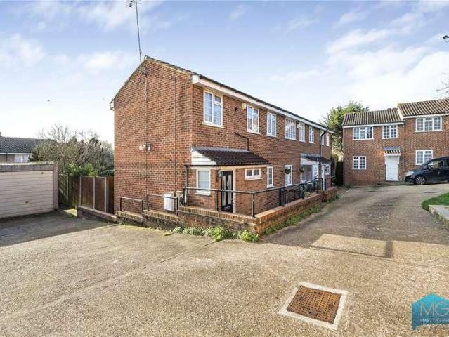 House for sale in Colney Hatch, Greater London