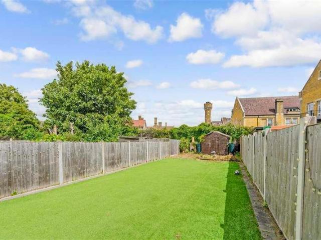House for sale in Stone, Monks Orchard