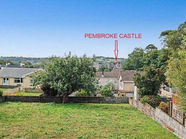 House for sale in Monkton, Pembroke