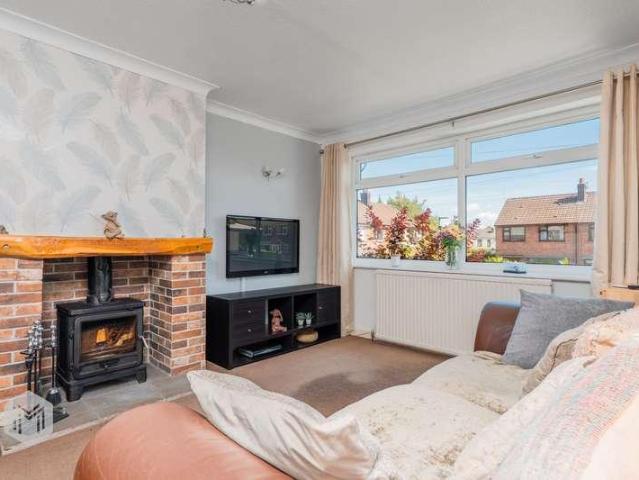 House for sale in Kirklees, Bury